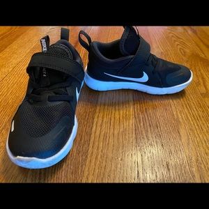 Black nike toddler boys size 9C “NikeFlex”